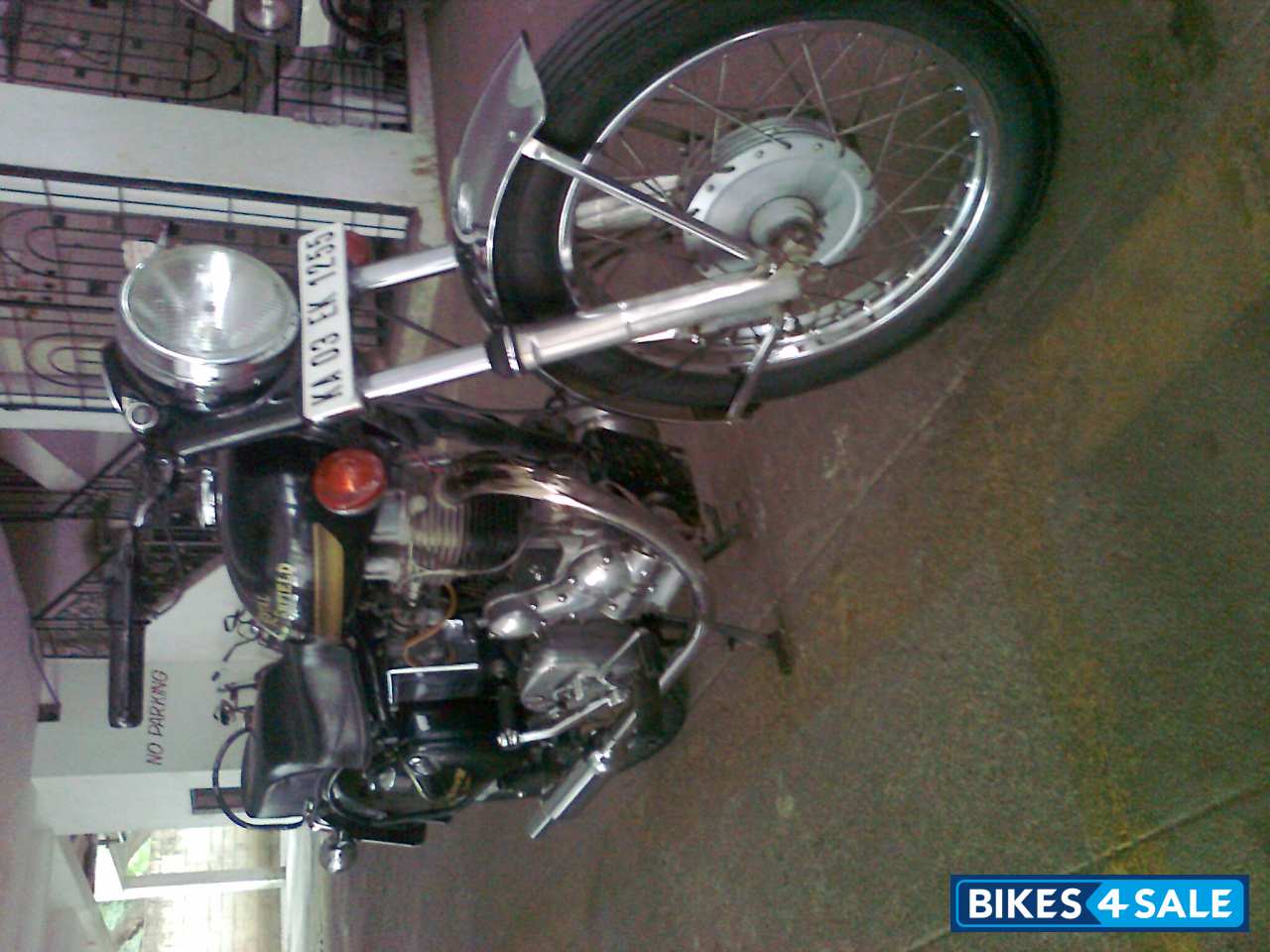 Metallic-midnight Black Royal Enfield Bullet Electra