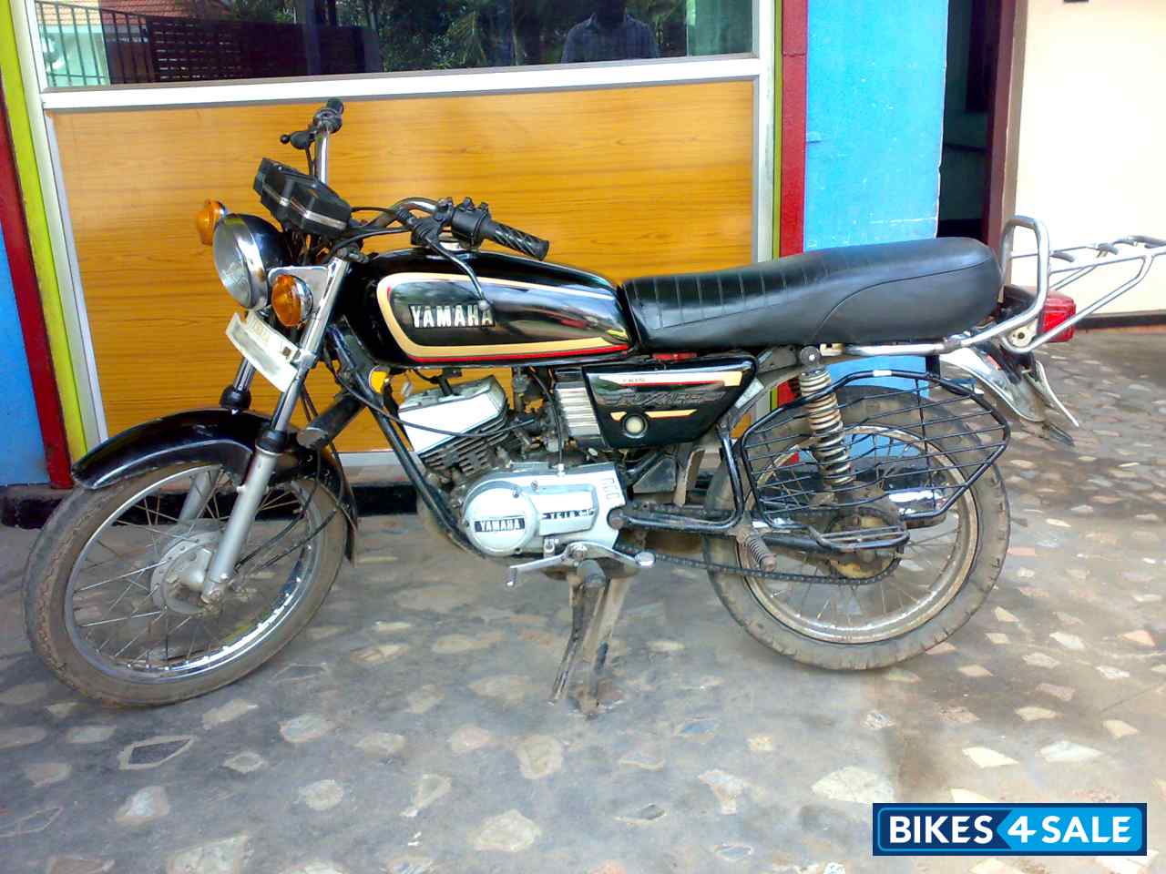 Black Yamaha RX 135
