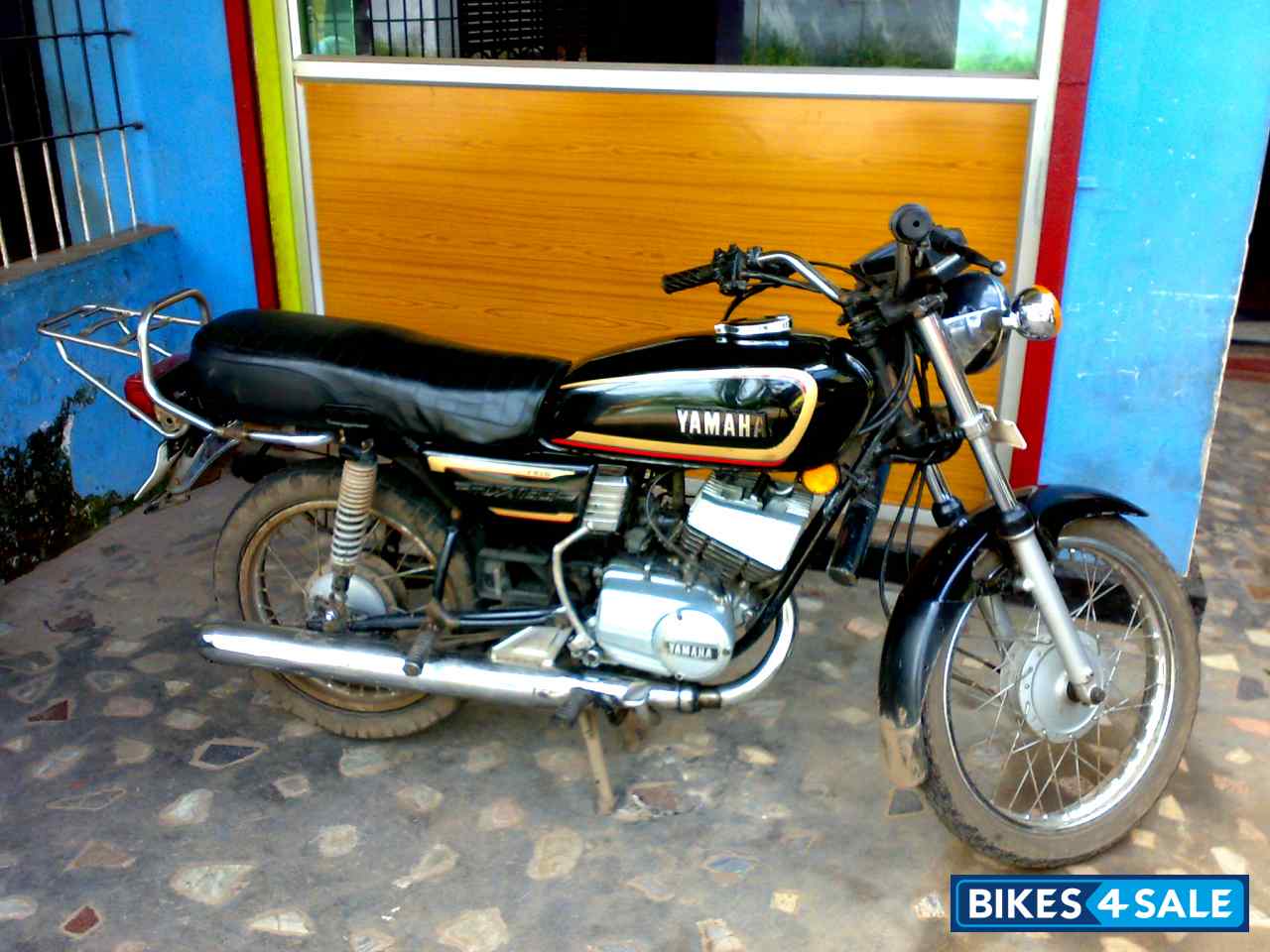 Black Yamaha RX 135 Black Yamaha RX 135