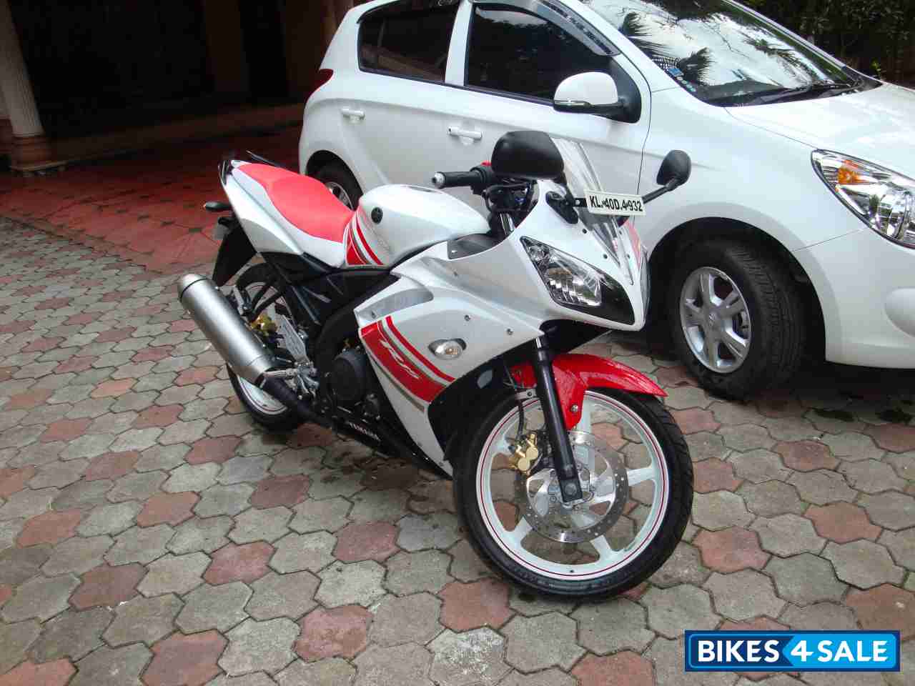 White & Red,limited Edition Yamaha YZF R15