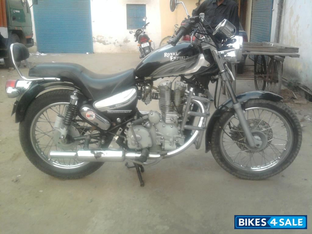 Black Royal Enfield Thunderbird Black Royal Enfield Thunderbird