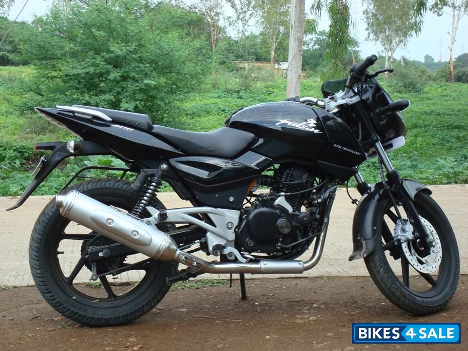 black Bajaj Pulsar 200 DTSi black Bajaj Pulsar 200 DTSi