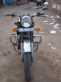 Black/chrome Royal Enfield Bullet Machismo 350 Old