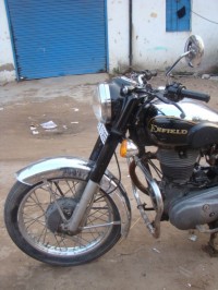Black/chrome Royal Enfield Bullet Machismo 350 Old