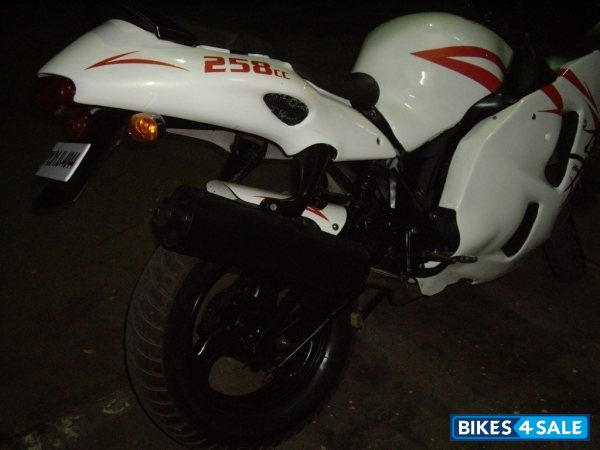 White Bajaj Pulsar 150 DTSi White Bajaj Pulsar 150 DTSi