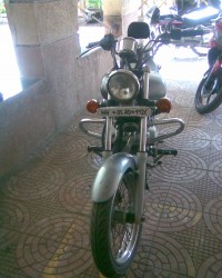Silver Bajaj Avenger 180 DTS-i