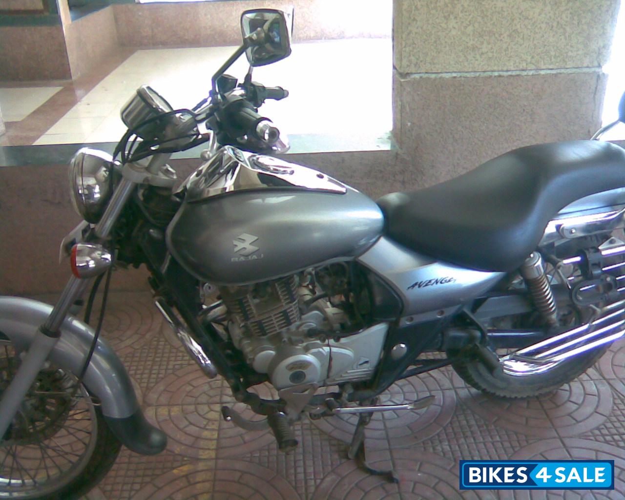 Silver Bajaj Avenger 180 DTS-i