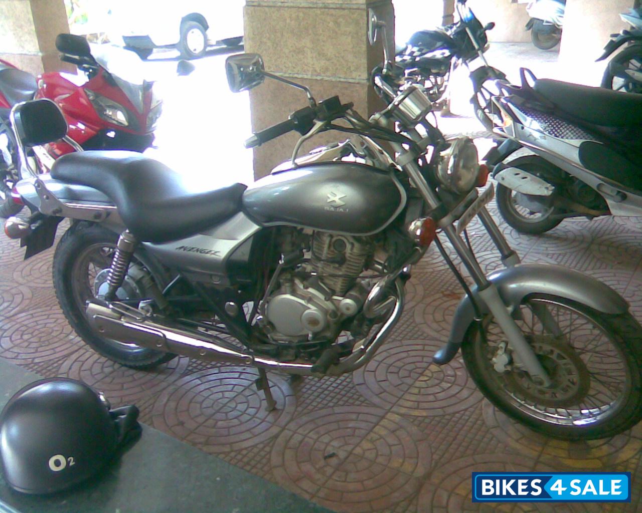 Silver Bajaj Avenger 180 DTS-i Silver Bajaj Avenger 180 DTS-i