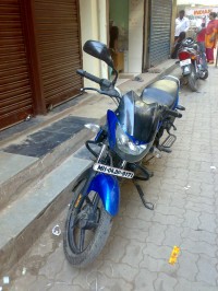 Blue Bajaj XCD 125 DTS-Si