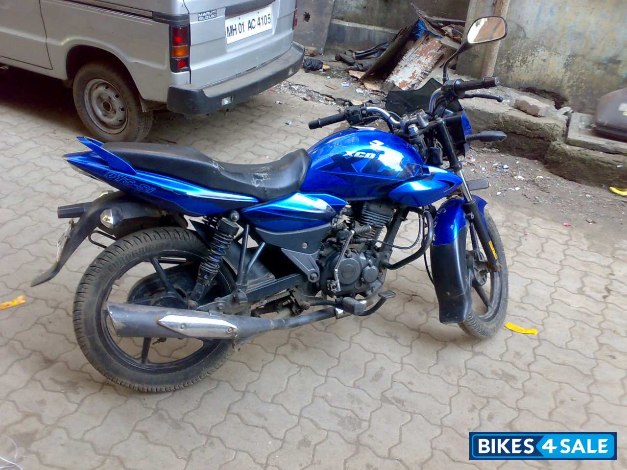 Blue Bajaj XCD 125 DTS-Si Blue Bajaj XCD 125 DTS-Si