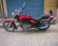 Red Bajaj Avenger 180 DTS-i