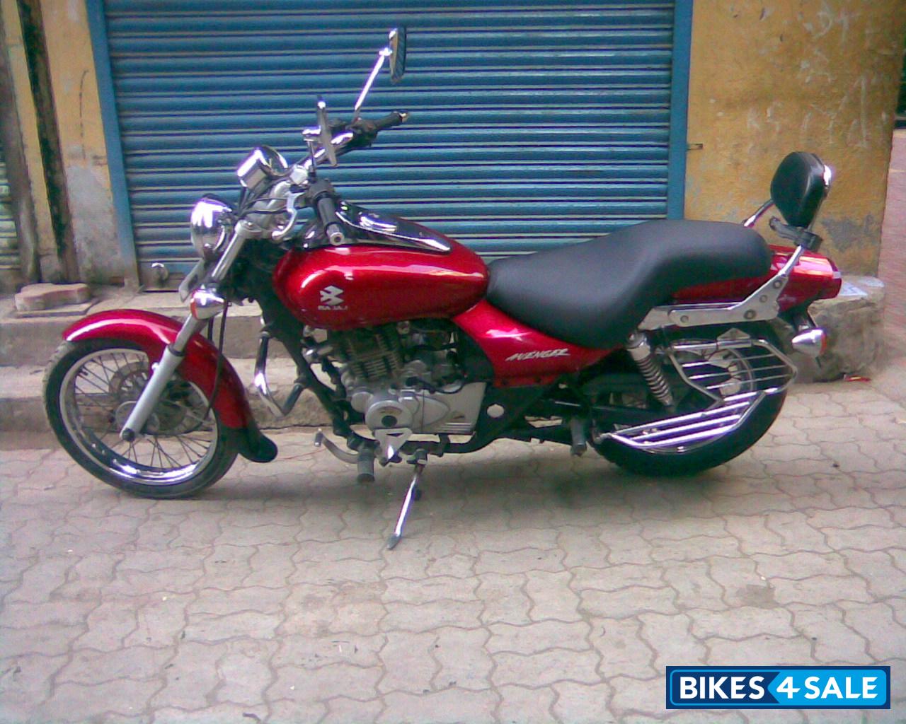 Red Bajaj Avenger 180 DTS-i