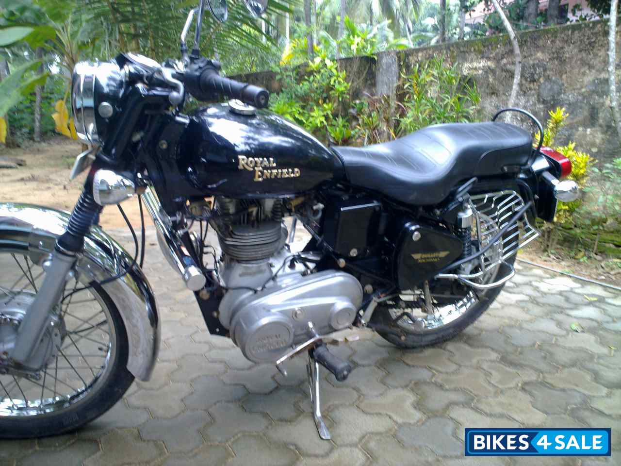 Black Royal Enfield Bullet Machismo A350