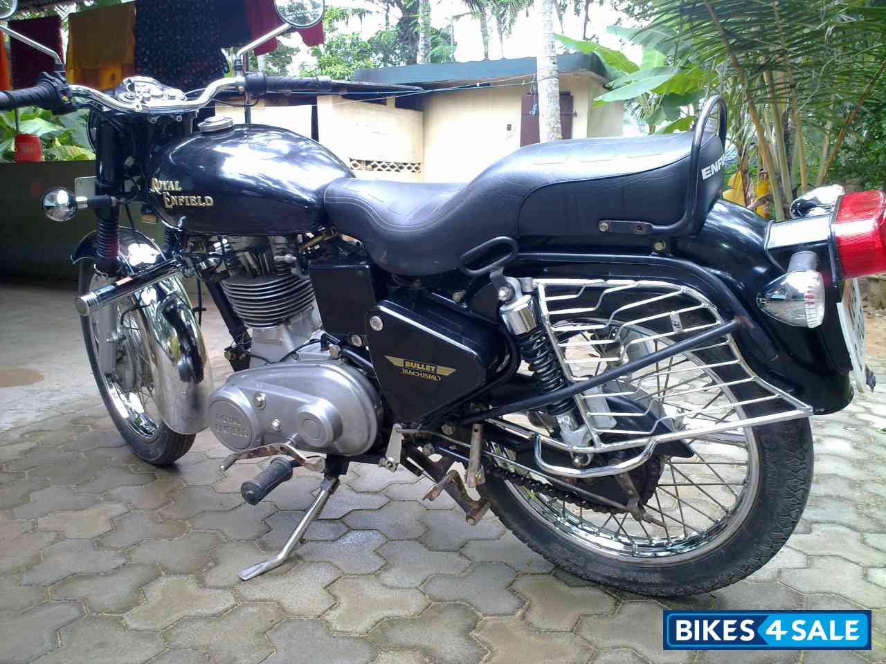 Black Royal Enfield Bullet Machismo A350