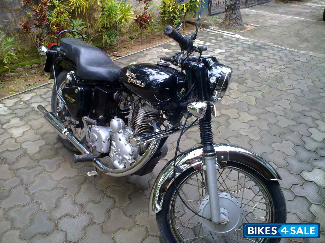 Black Royal Enfield Bullet Machismo A350