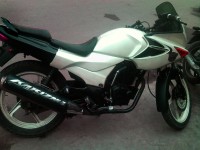 Sporty Black And White Hero Karizma R