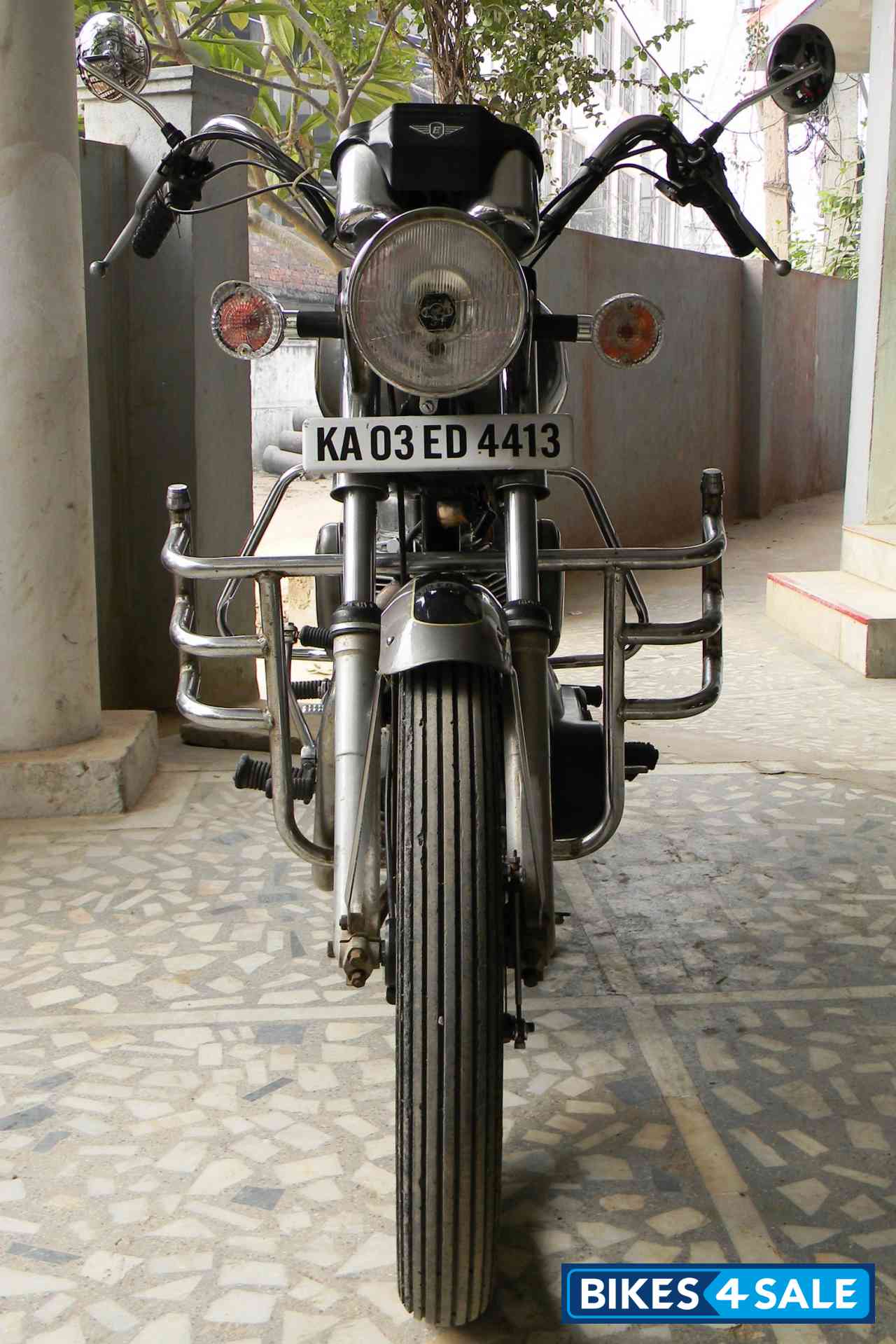 Grey Mettalic/black Duel Tone Royal Enfield Lightning 535