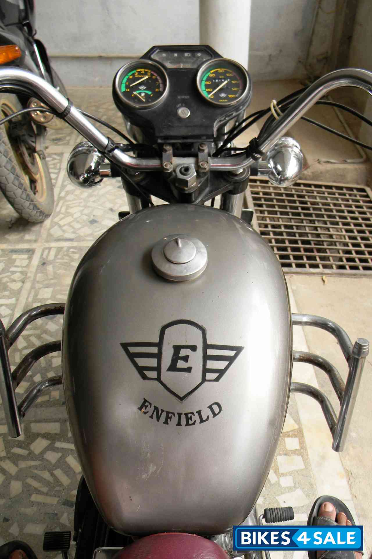 Grey Mettalic/black Duel Tone Royal Enfield Lightning 535