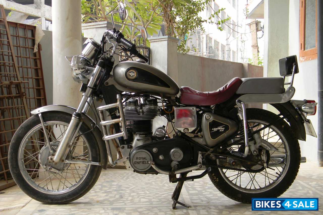 Grey Mettalic/black Duel Tone Royal Enfield Lightning 535