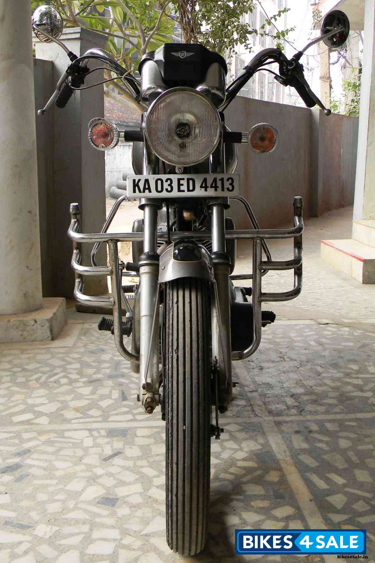 Grey Mettalic/ Black Duel Tone Royal Enfield Lightning 535