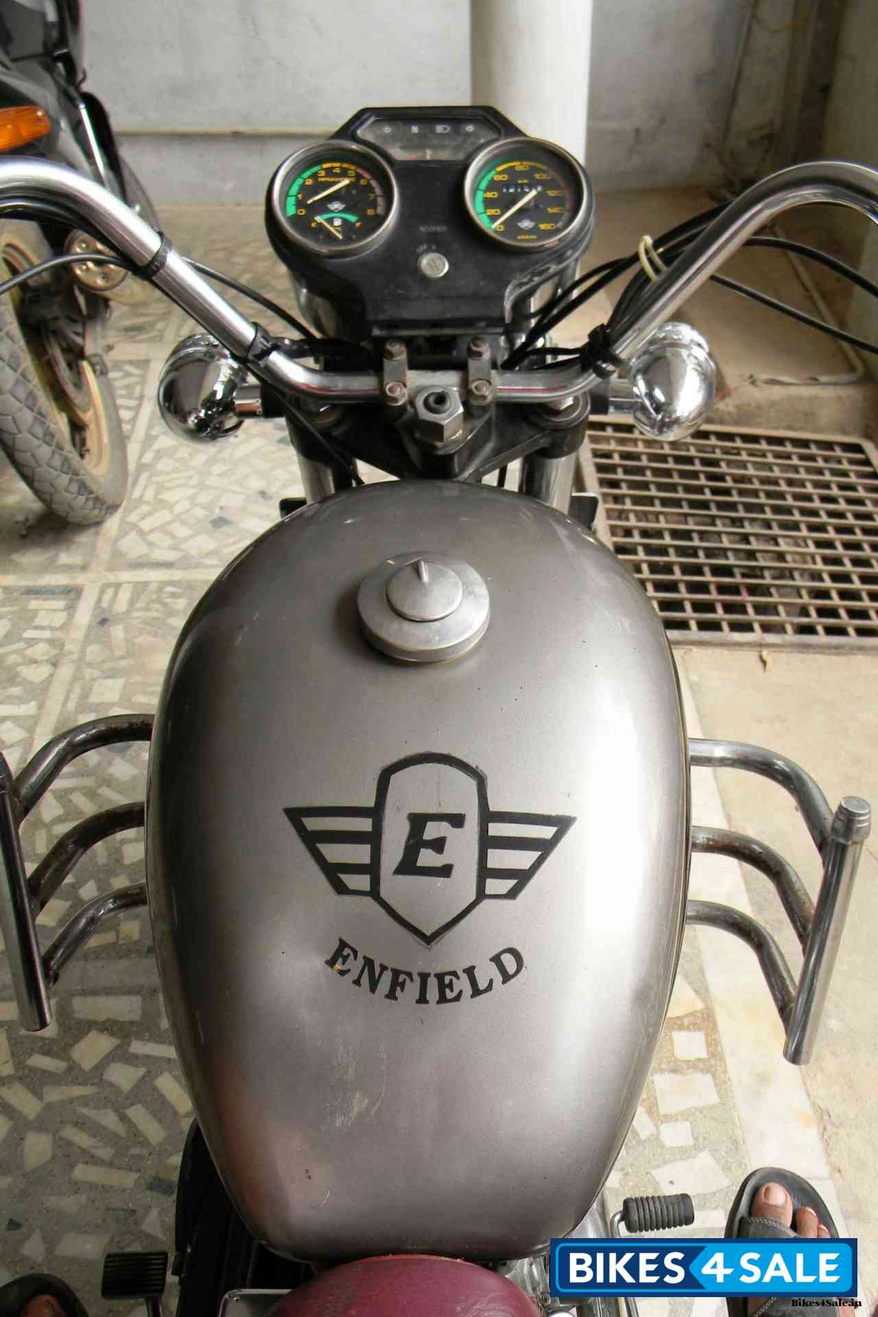 Grey Mettalic/ Black Duel Tone Royal Enfield Lightning 535