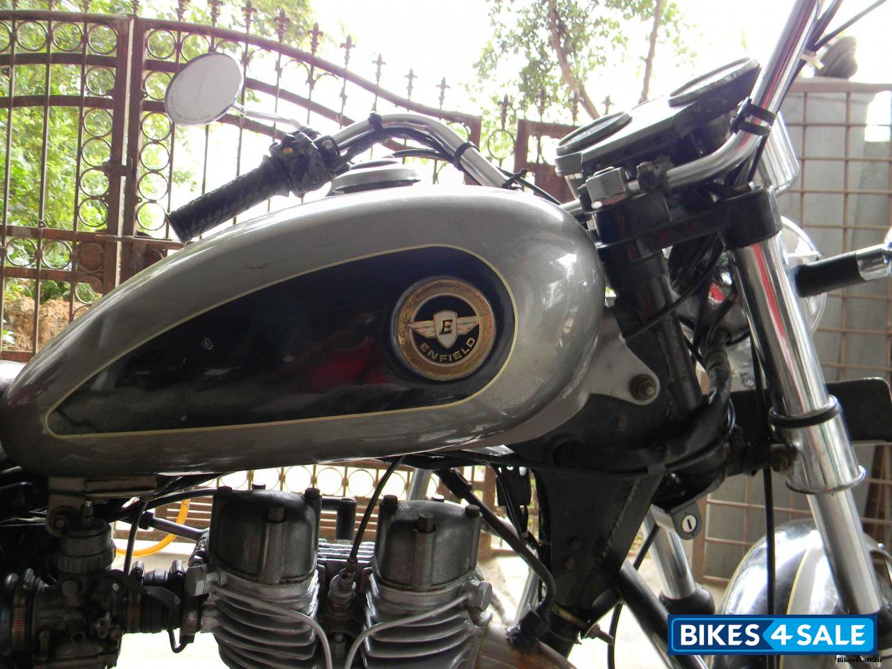 Grey Mettalic/ Black Duel Tone Royal Enfield Lightning 535