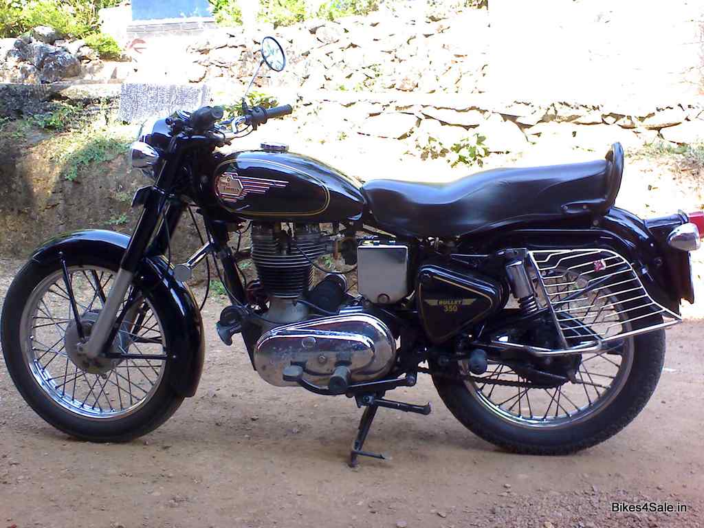 Black Royal Enfield Bullet Standard 350