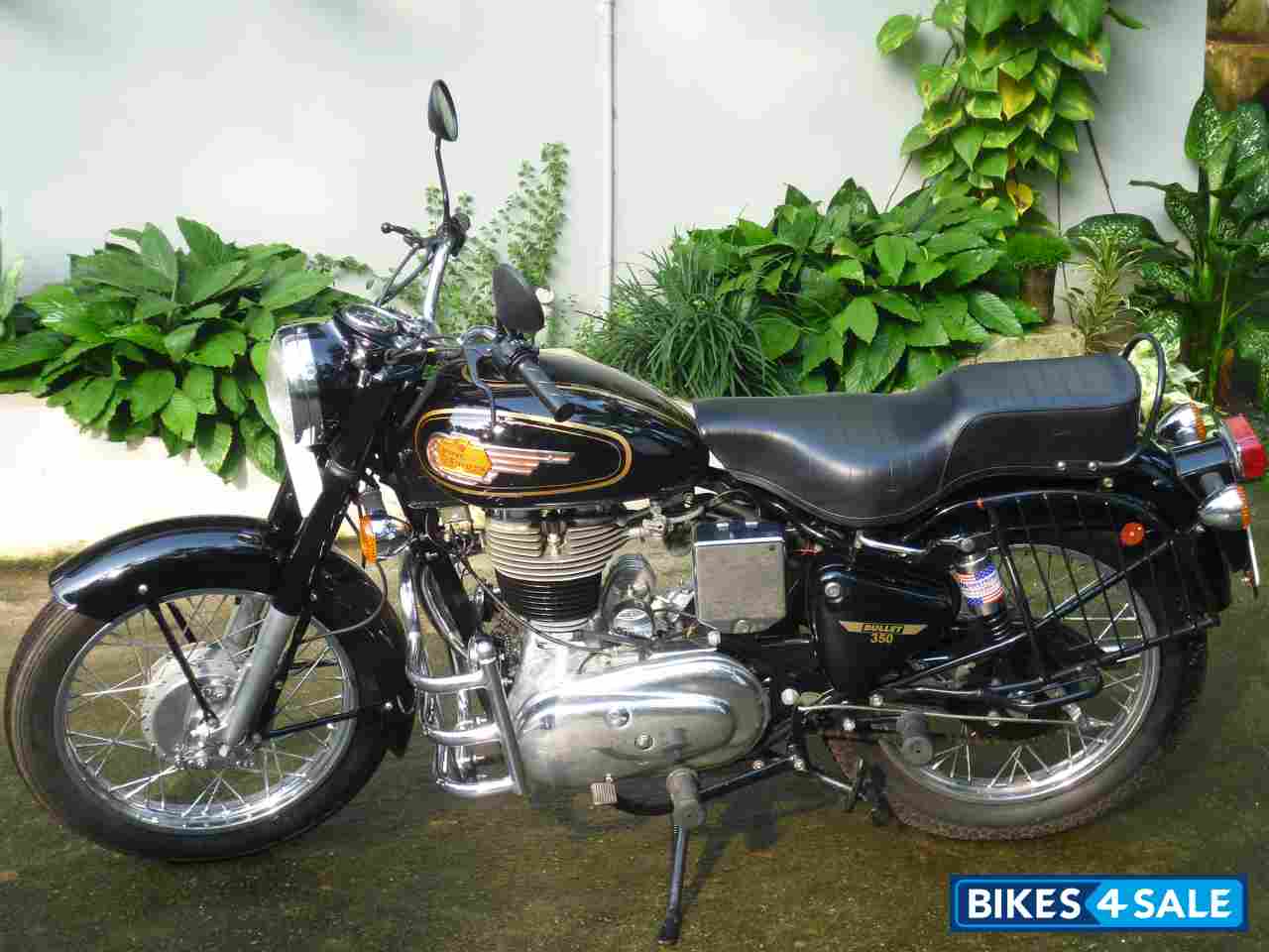 Black Royal Enfield Bullet Standard 350