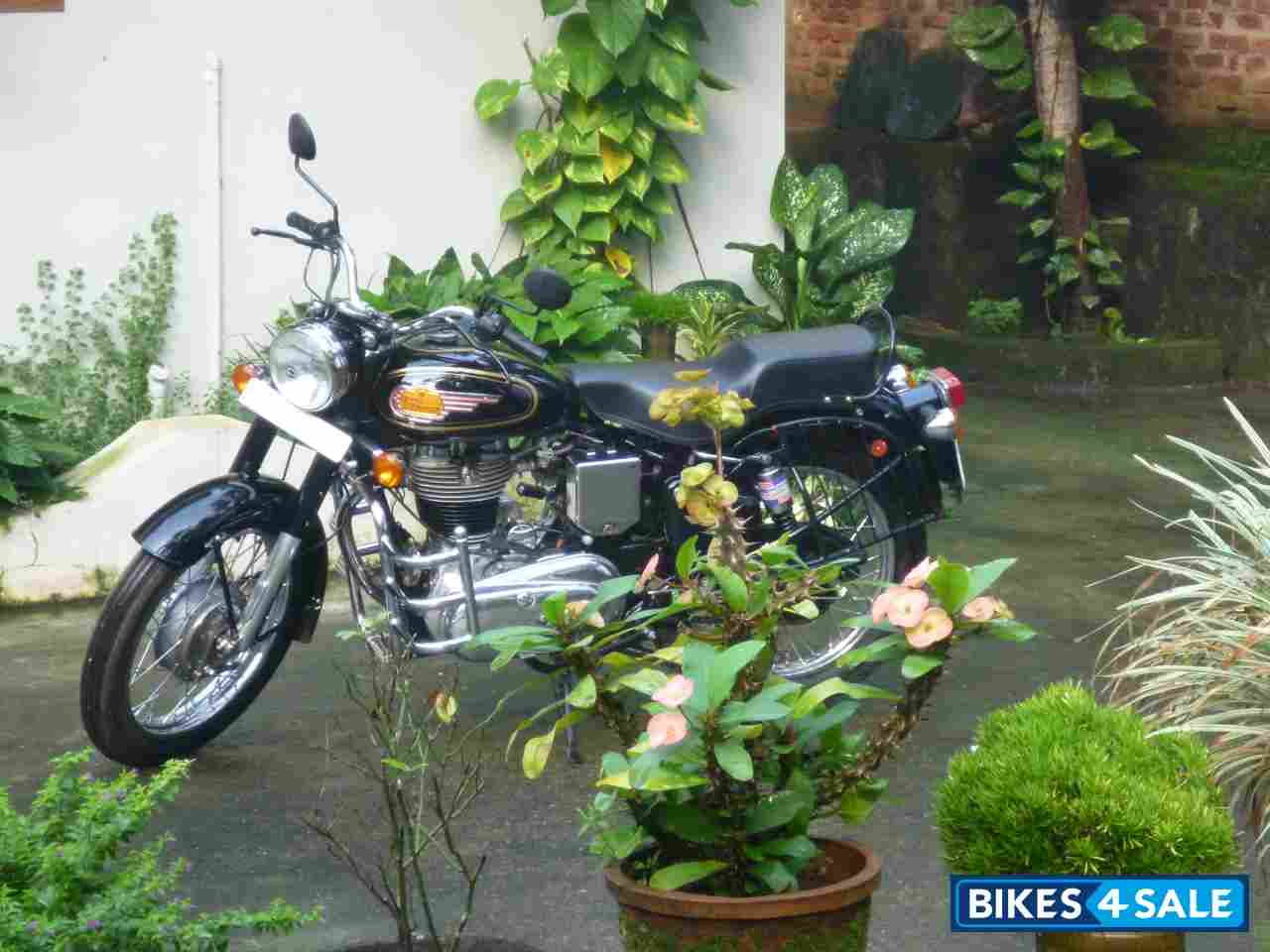 Black Royal Enfield Bullet Standard 350 Black Royal Enfield Bullet Standard 350