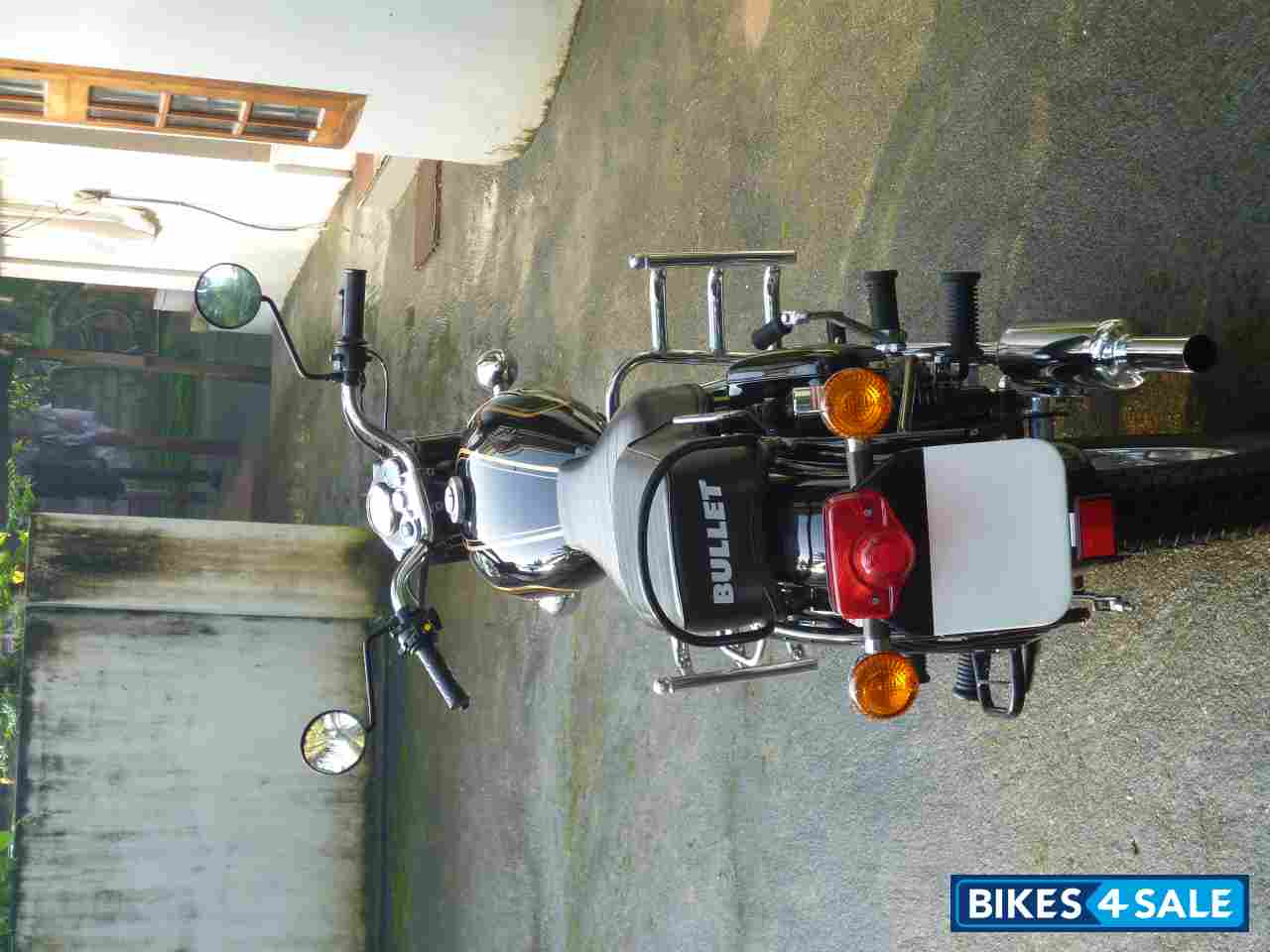Black Royal Enfield Bullet Standard 350 Black Royal Enfield Bullet Standard 350
