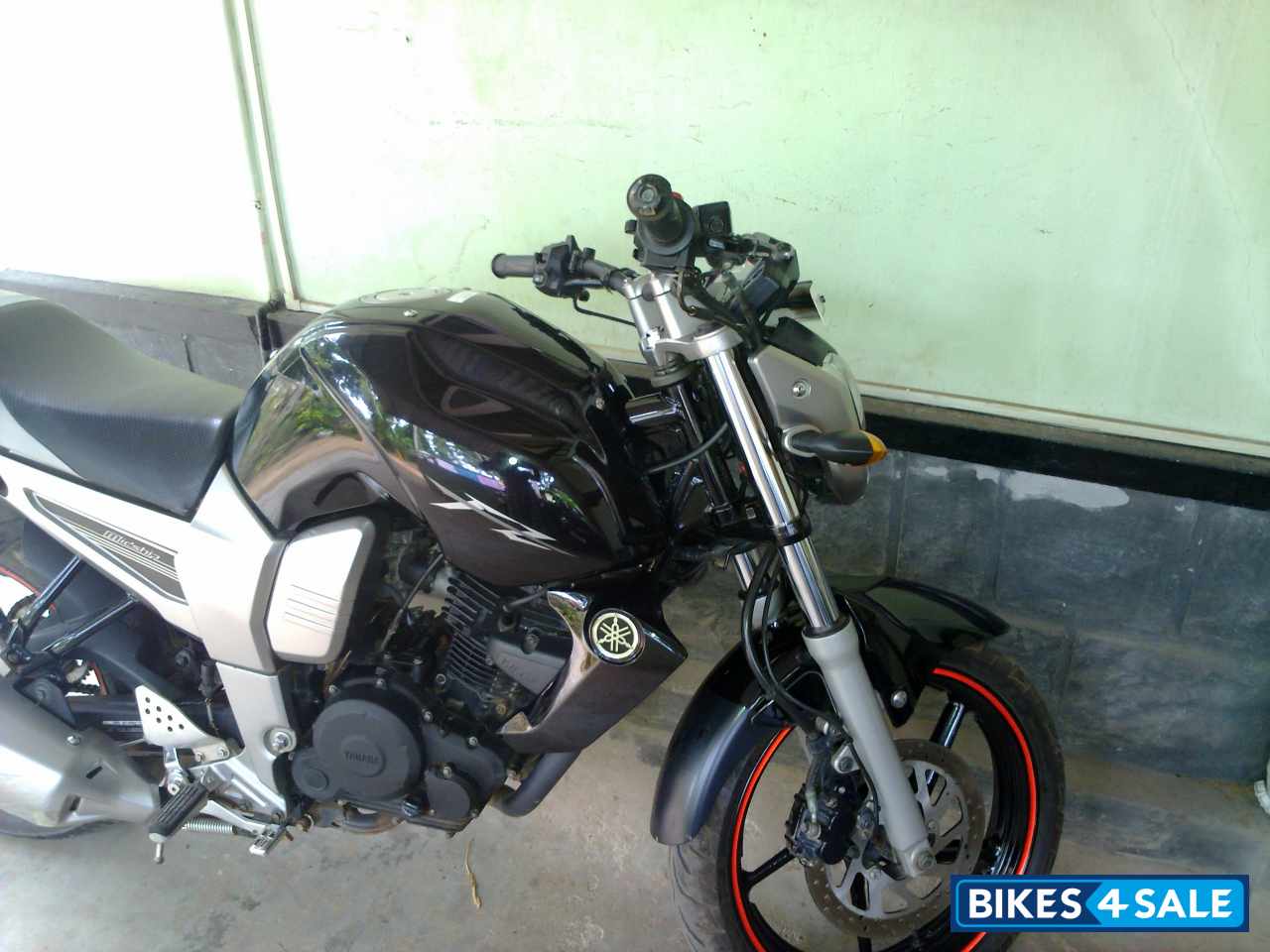 Black Yamaha FZ16