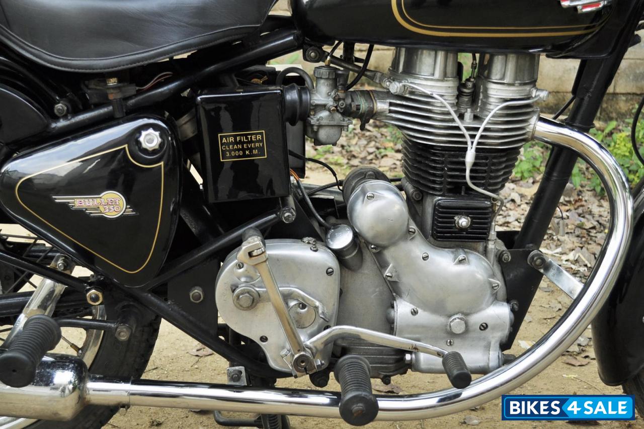 Black Royal Enfield Bullet Standard 350
