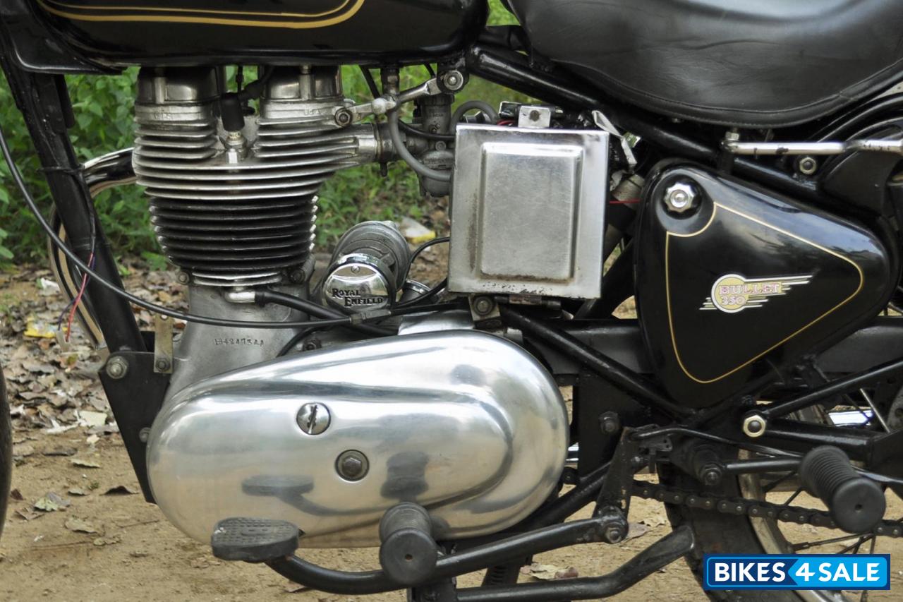 Black Royal Enfield Bullet Standard 350