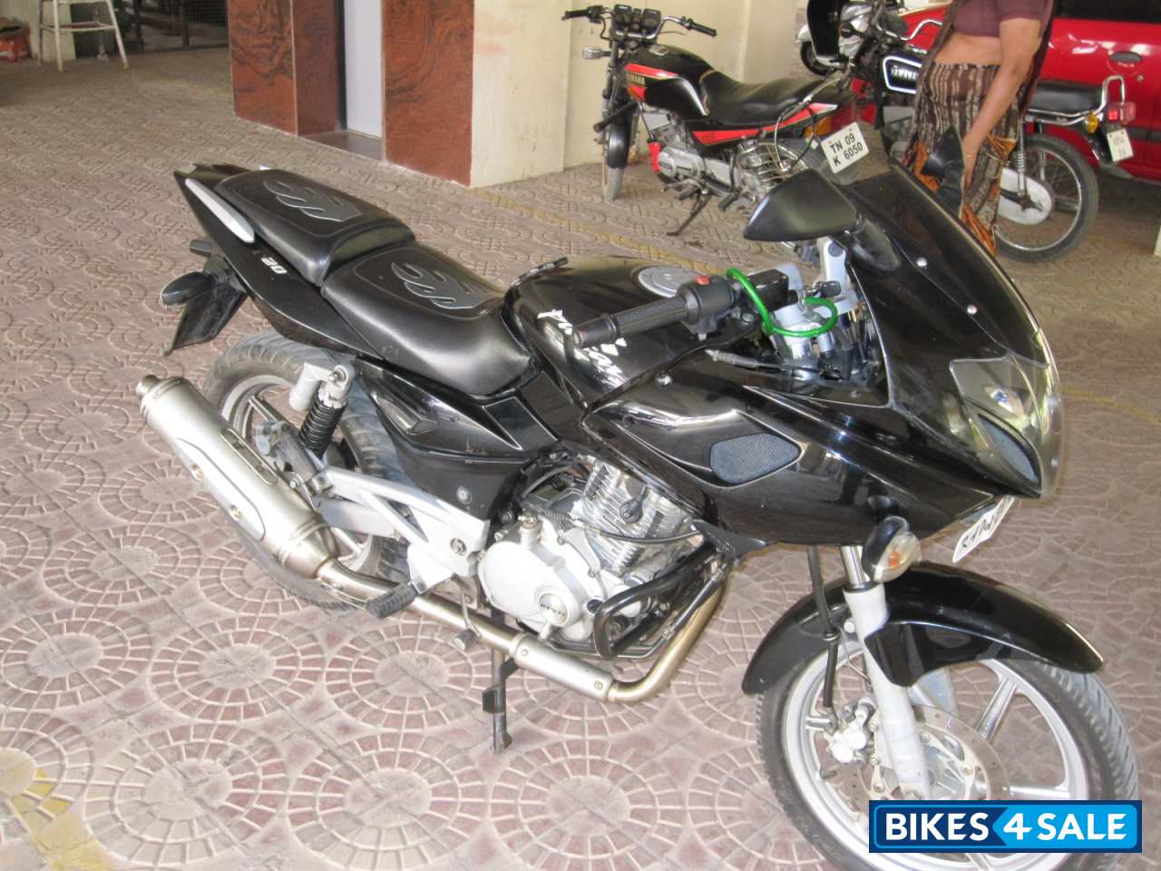 Black Bajaj Pulsar 220 DTSi