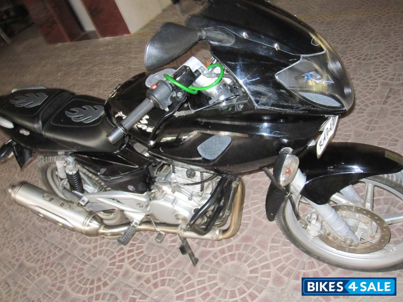 Black Bajaj Pulsar 220 DTSi