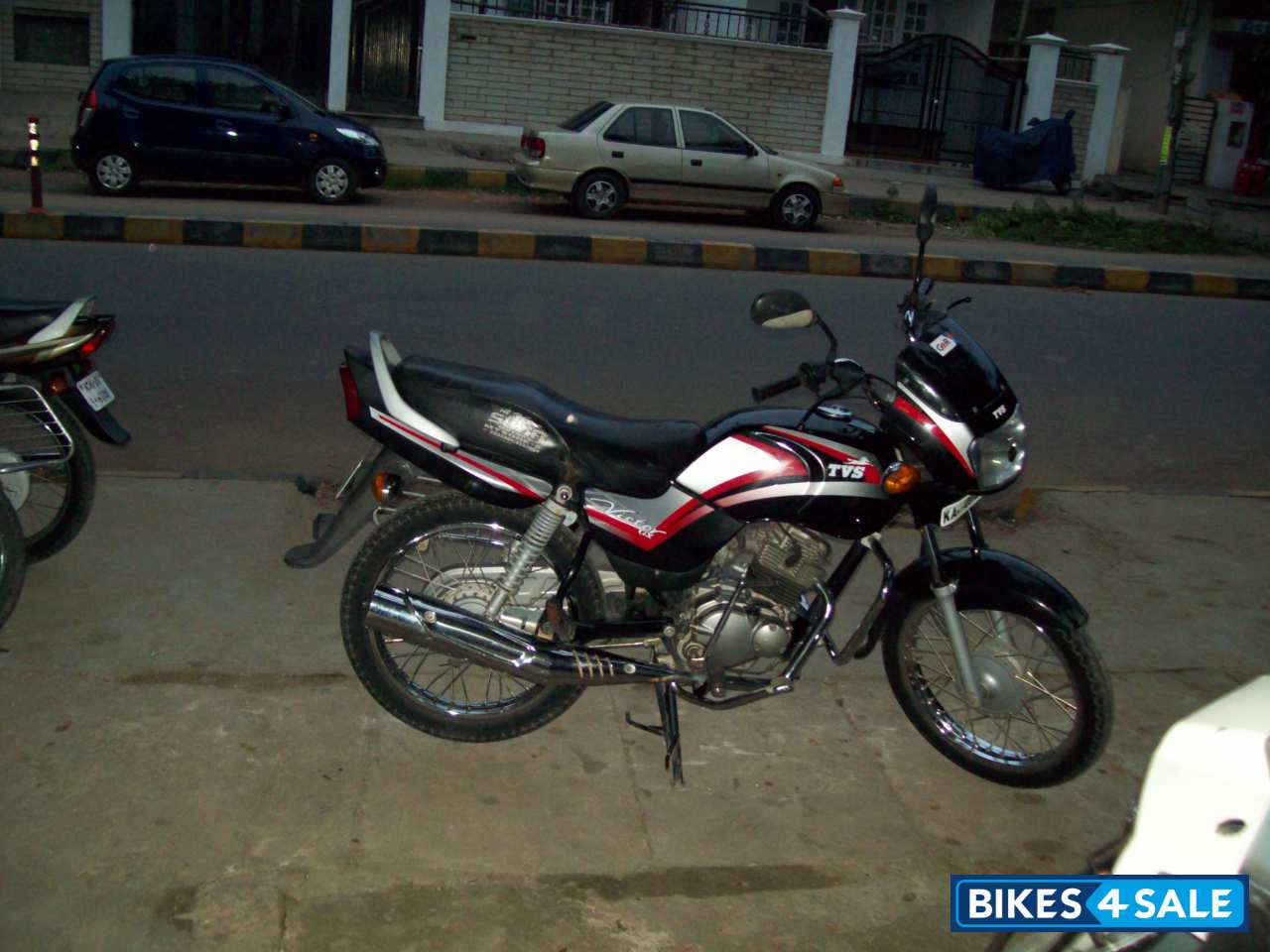 Black TVS Victor