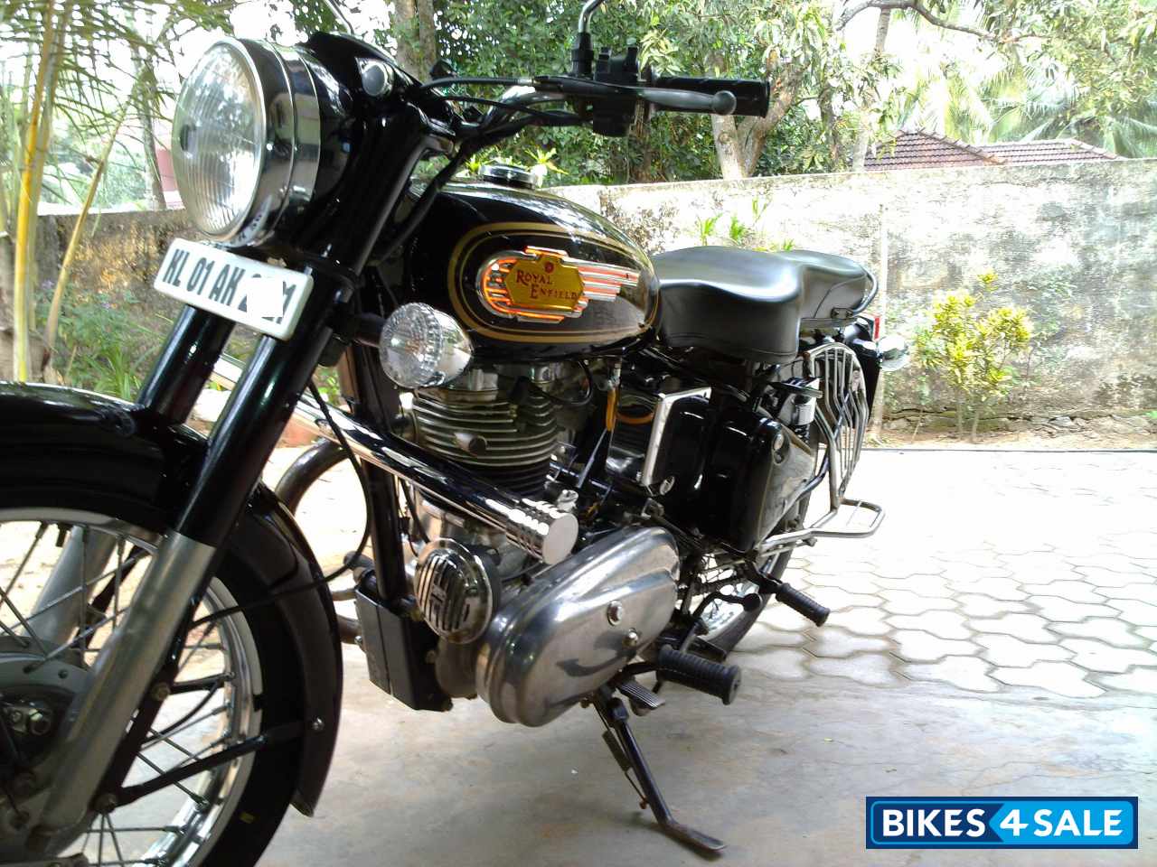 Black Royal Enfield Bullet Standard 350