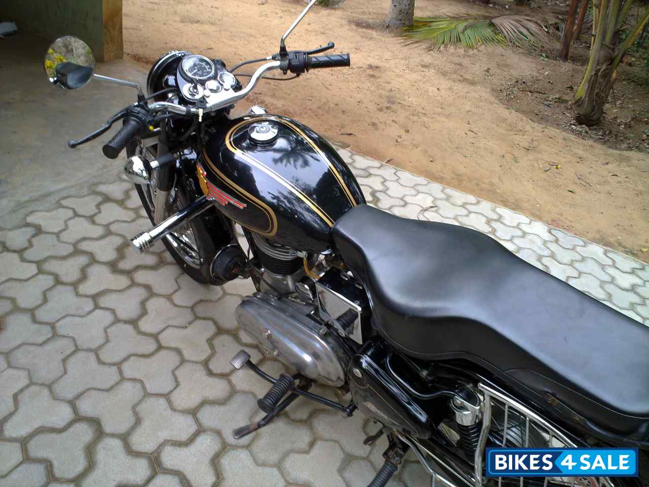 Black Royal Enfield Bullet Standard 350 Black Royal Enfield Bullet Standard 350