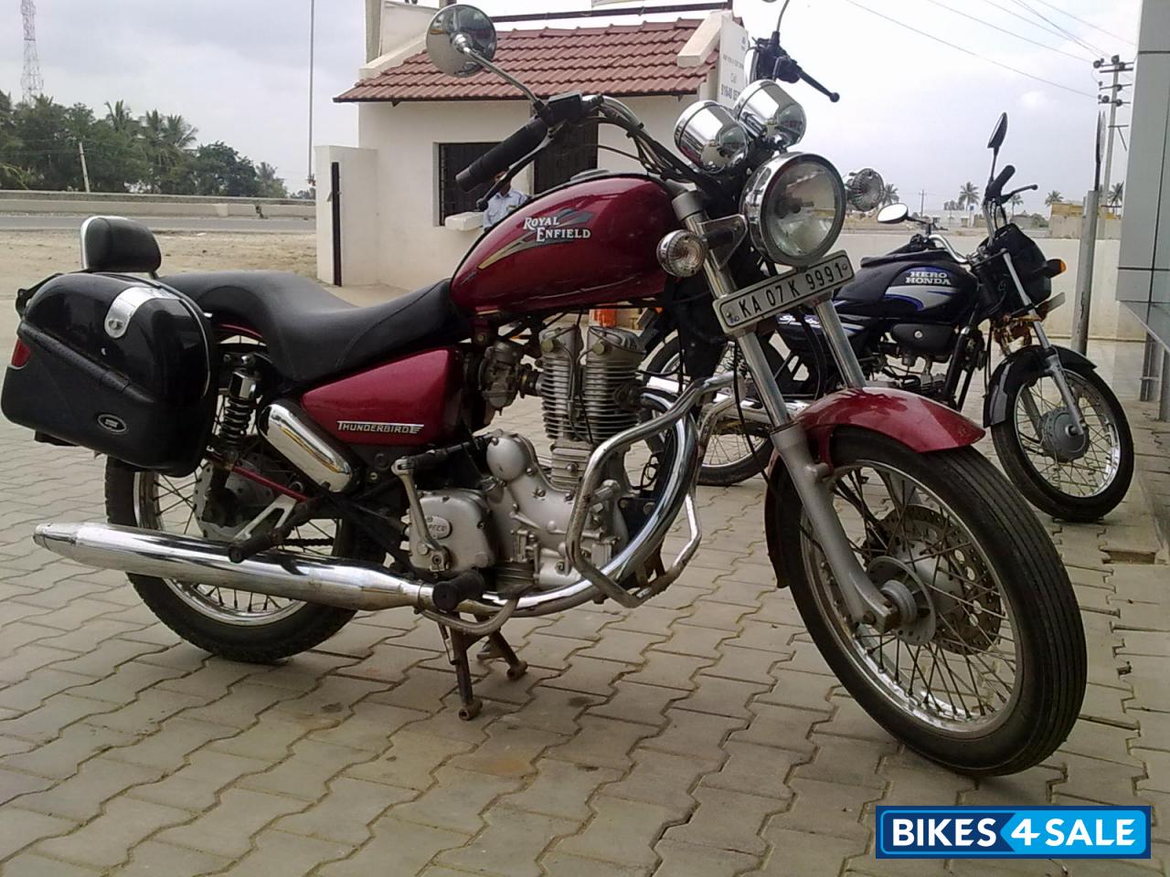 royal enfield thunderbird red