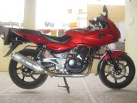 Red Bajaj Pulsar 220 DTSi
