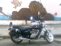 Black Bajaj Avenger 200 DTS-i
