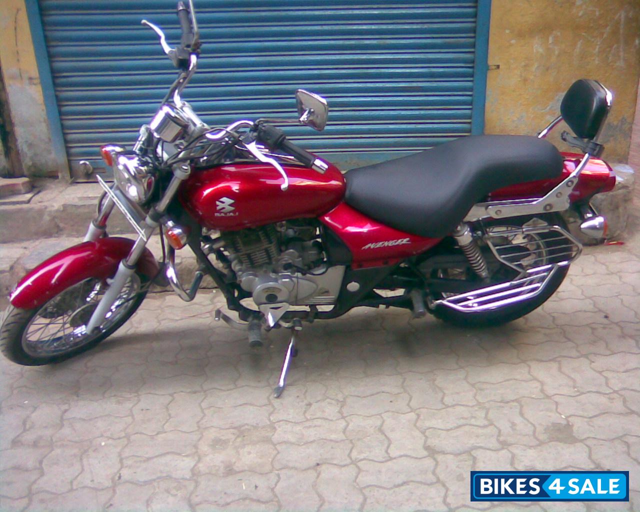 Red Bajaj Avenger 180 DTS-i