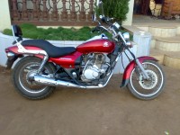 Red Bajaj Avenger 180 DTS-i
