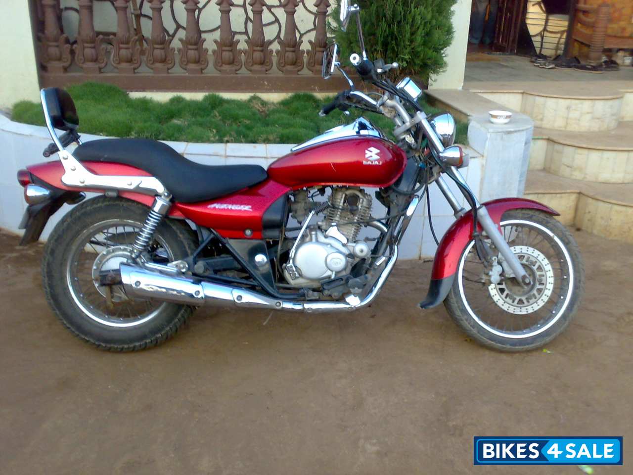 Red Bajaj Avenger 180 DTS-i Red Bajaj Avenger 180 DTS-i