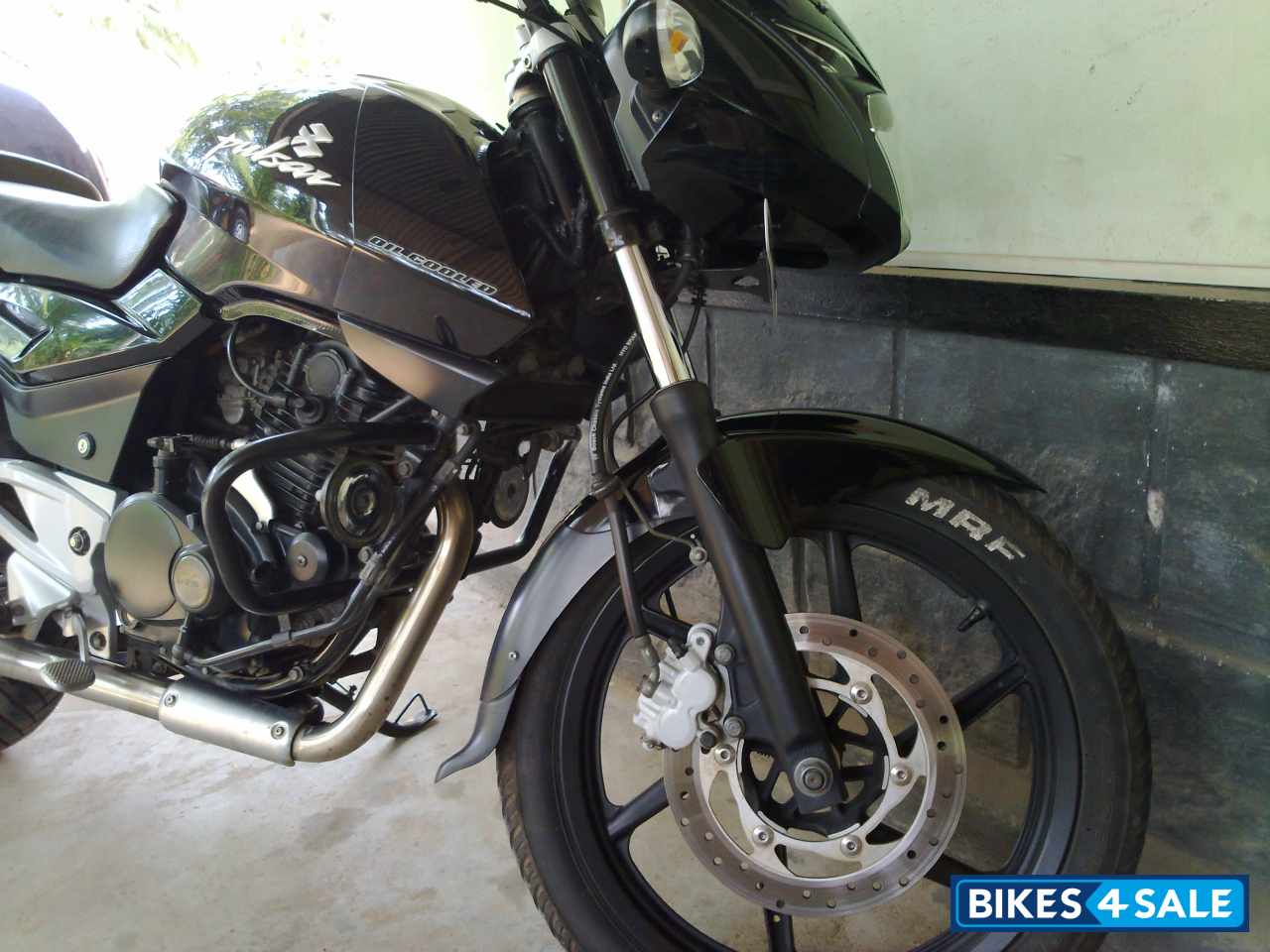 Black Bajaj Pulsar 200 DTSi Black Bajaj Pulsar 200 DTSi