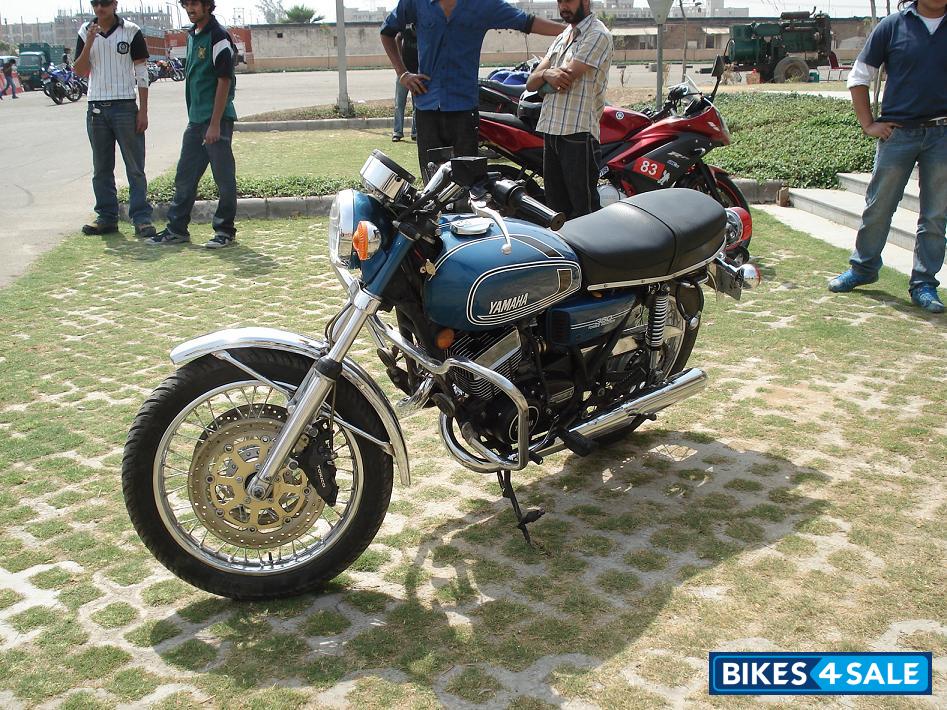 Blue Yamaha RD 350 Blue Yamaha RD 350