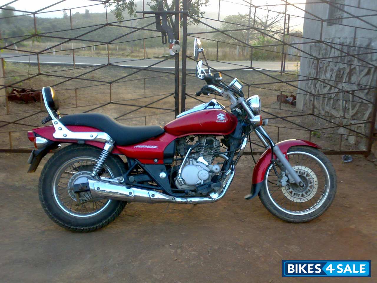 Red Bajaj Avenger 180 DTS-i Red Bajaj Avenger 180 DTS-i