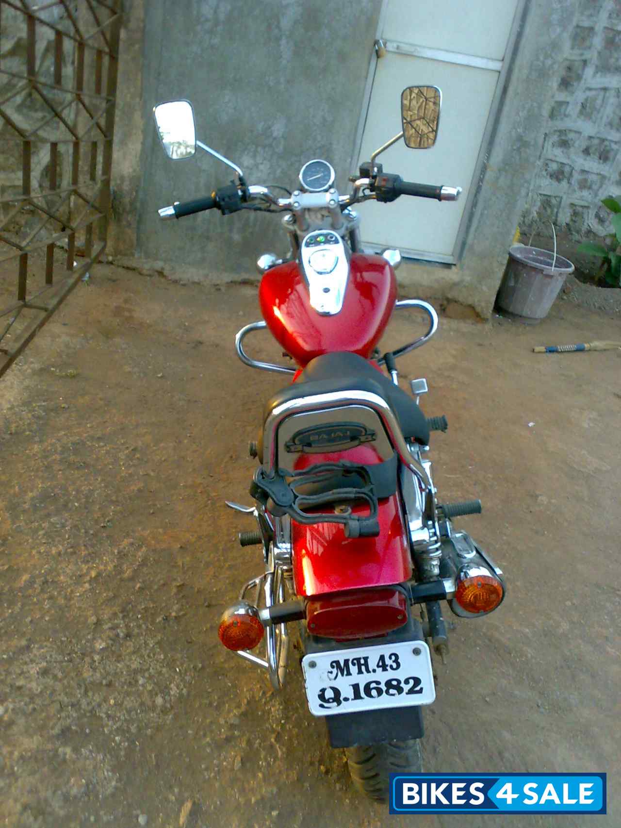 Red Bajaj Avenger 180 DTS-i Red Bajaj Avenger 180 DTS-i