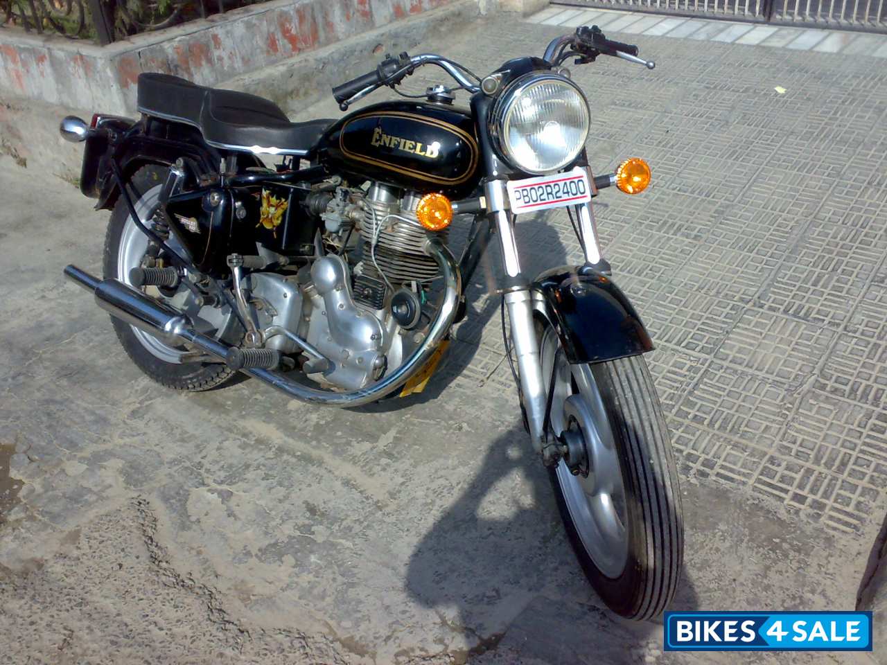 Black Royal Enfield Bullet Standard 350