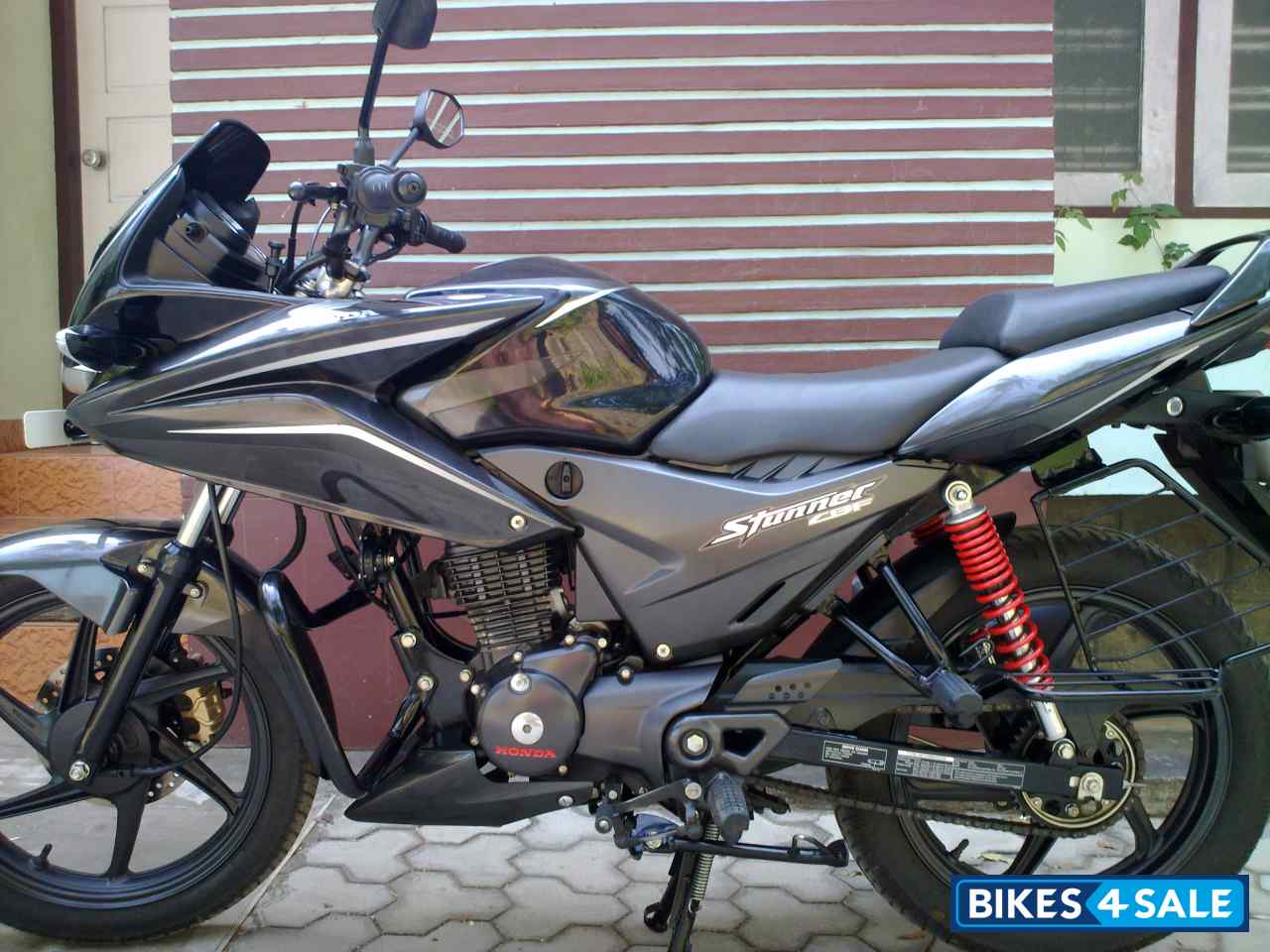 Grey Honda CBF Stunner